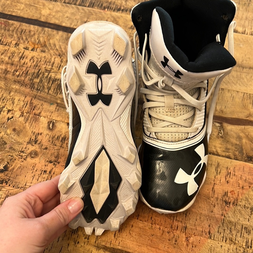 Like new Under Armor size 3 football cleats